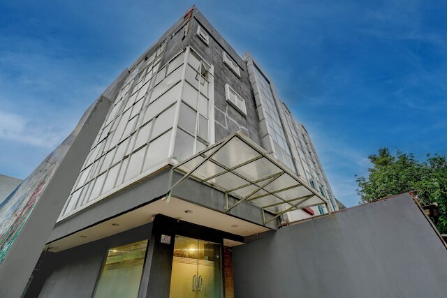 スーパーOYOシデンティムールレジデンスニアMONAS