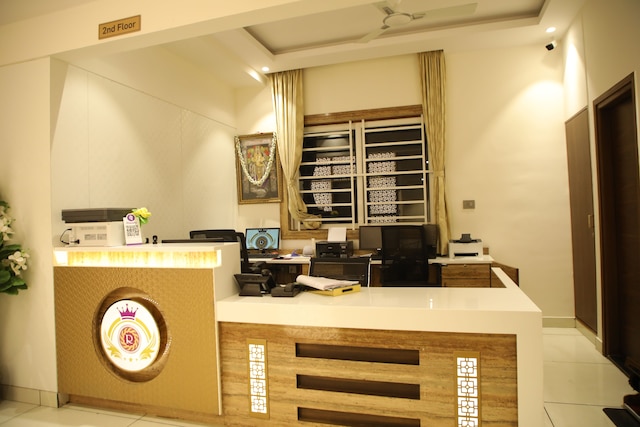 ラジャタドリロイヤルイン