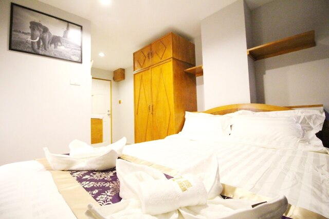 リー・プレイス・パッタナカン・コンド