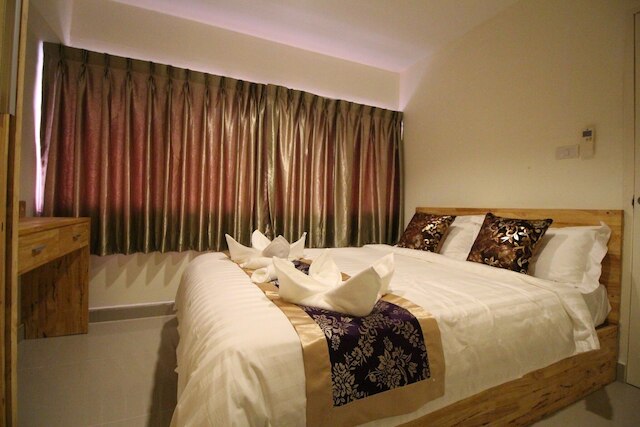 リー・プレイス・パッタナカン・コンド