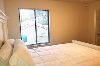 165 ホワイト・フォーン高級キングベッド・モダン2bdrm 2 5BA 素晴らしいプール