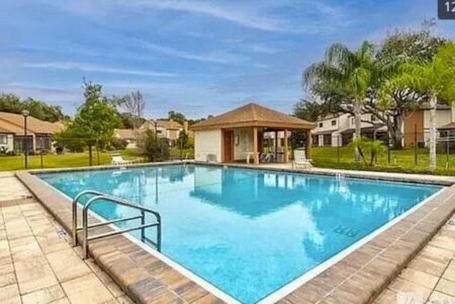 165 ホワイト・フォーン高級キングベッド・モダン2bdrm 2 5BA 素晴らしいプール