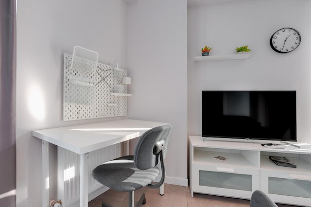 メトロバスと海岸近くの中央フラット-カディコイ