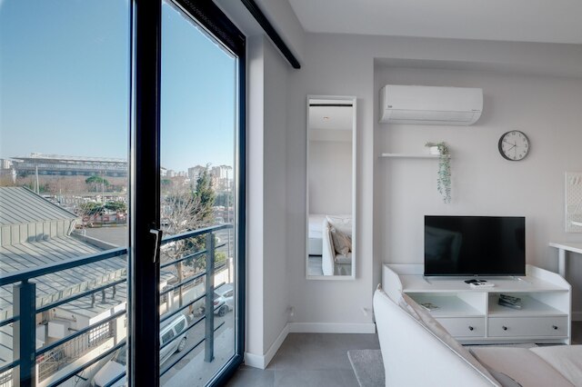 マルマライと海岸近くの居心地の良いフラット-カディコイ