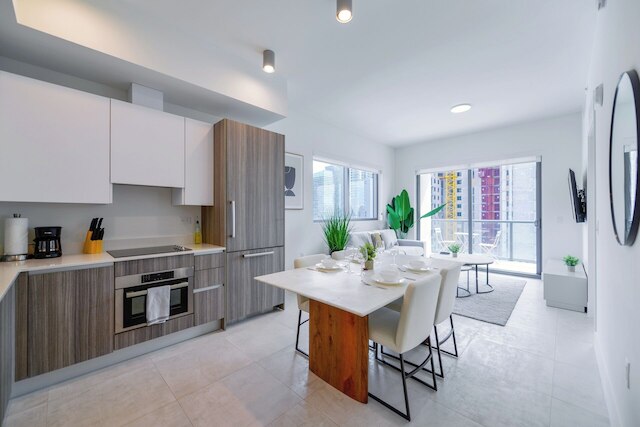 ブリックエルハートコンドウィズアメージングビューズ