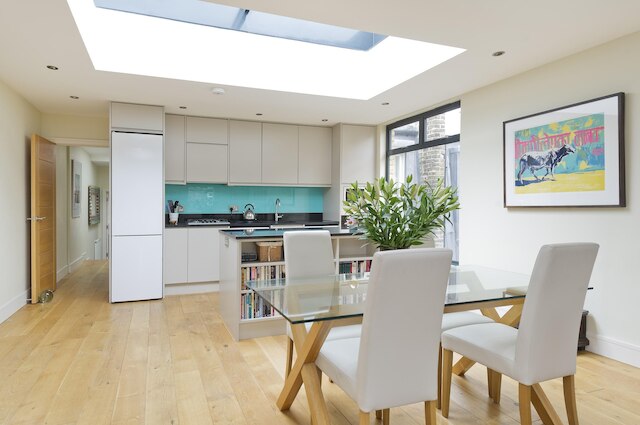 広々とした3ベッドルームのアパートメント アールズ・コート