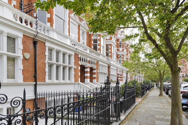 広々とした3ベッドルームのアパートメント アールズ・コート