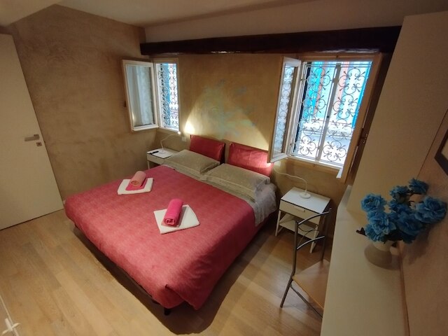 カ リリカ ピース オブ マインド ジャスト ア フュー ステップス フロム セントマークススクエア