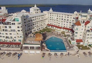 カンクン プラザ コンドス