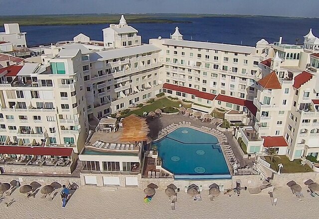 カンクン プラザ コンドス