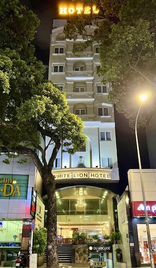 ホワイトライオンホテル