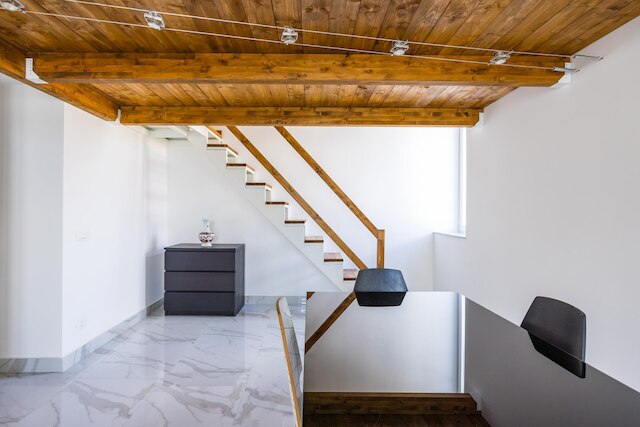 歴史的な中心部のカロッツィエリ・ネスト