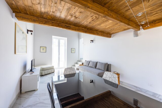 歴史的な中心部のカロッツィエリ・ネスト