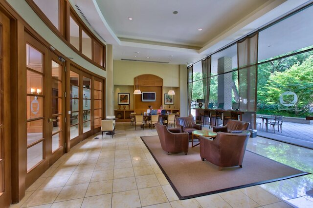 スタイリッシュコンフォートコンドミニアム イン クリスタルシティ