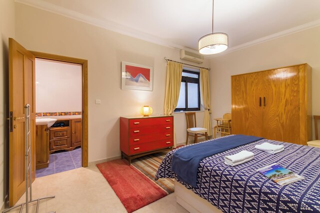 ア マグニフィセント サニー シーフロント アパート スリーマ