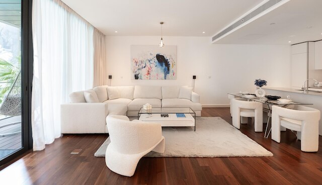 トレンディ シティ ウォーク リビング ウィズ プールビュー バルコニー