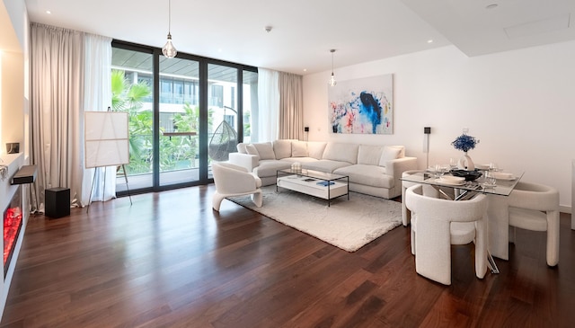 トレンディ シティ ウォーク リビング ウィズ プールビュー バルコニー