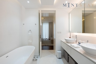 トレンディ シティ ウォーク リビング ウィズ プールビュー バルコニー