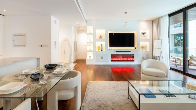 トレンディ シティ ウォーク リビング ウィズ プールビュー バルコニー