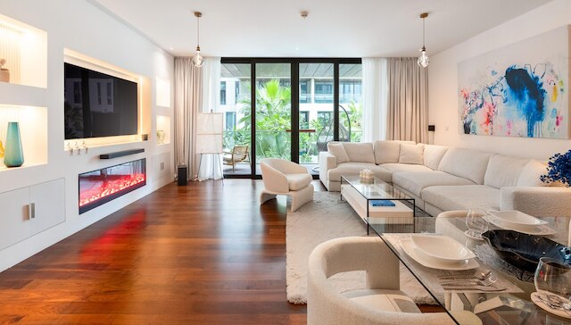 トレンディ シティ ウォーク リビング ウィズ プールビュー バルコニー