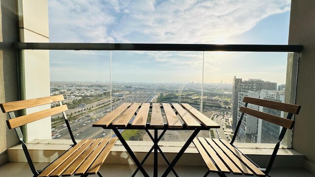 アップスケール スタジオ アパートメント ビジネス ベイ ウィズ バルコニー アンド フリー パーキング バイ ベルビラ