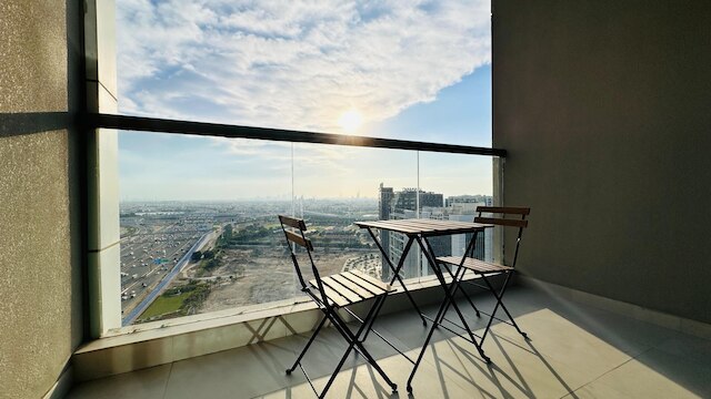 アップスケール スタジオ アパートメント ビジネス ベイ ウィズ バルコニー アンド フリー パーキング バイ ベルビラ