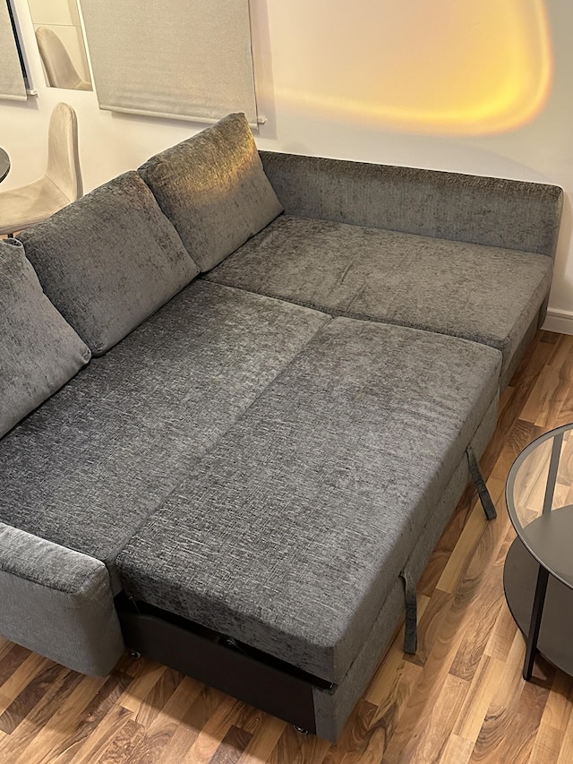 ノー ロンガー リステッド エニー モア