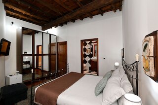 ヴィコロ・デル・アクイラ - レジデンゼ・ロマナエ