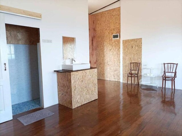 パリンヤヒル ホームステイ & カフェ コーラーン