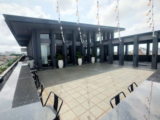 エノフロントワンホテルセマラン