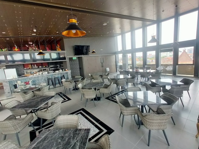 エノフロントワンホテルセマラン