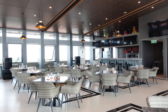 エノフロントワンホテルセマラン