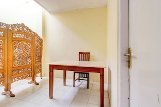 OYO 93859 サッファ 27 ゲストハウス シャリア