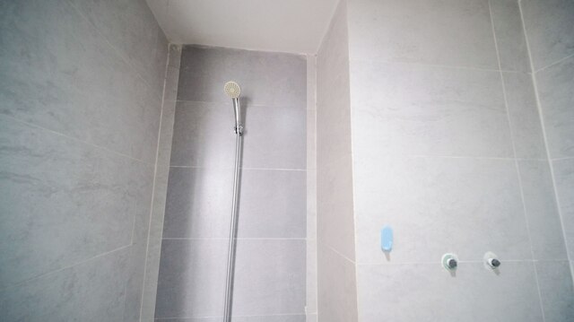 ベストスタジオアットタマンメラティスラバヤアパートメント