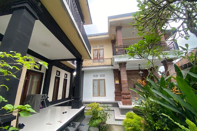 キャピタル O 93844 アルタ アディ ホームステイ ニア バリ ズー