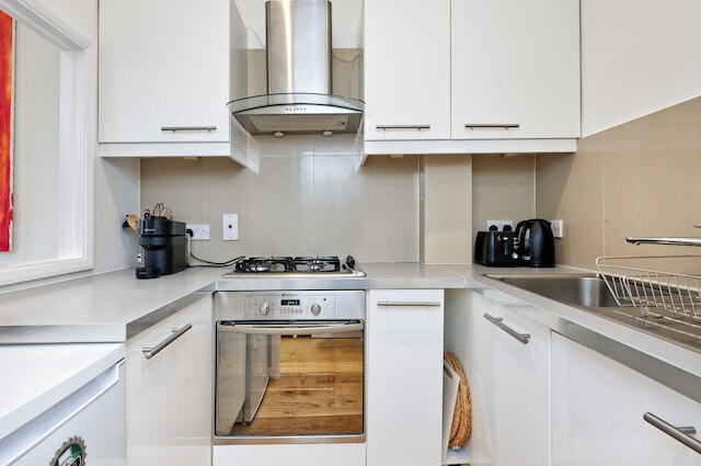 フライング ザ フラッグ フォー アールズ コート by アンダーザドアマット