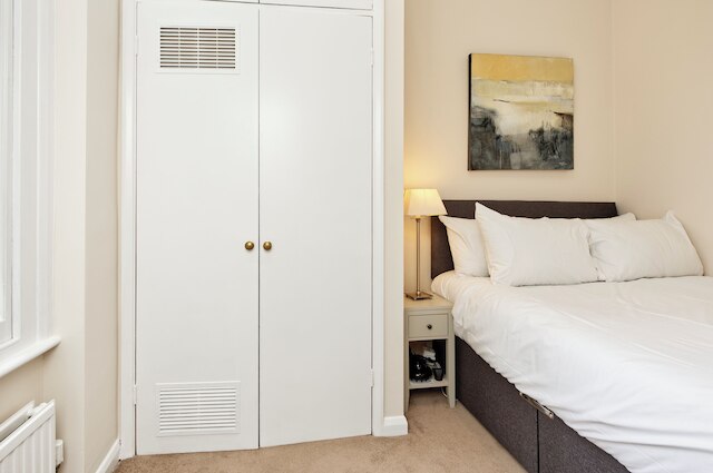 フライング ザ フラッグ フォー アールズ コート by アンダーザドアマット