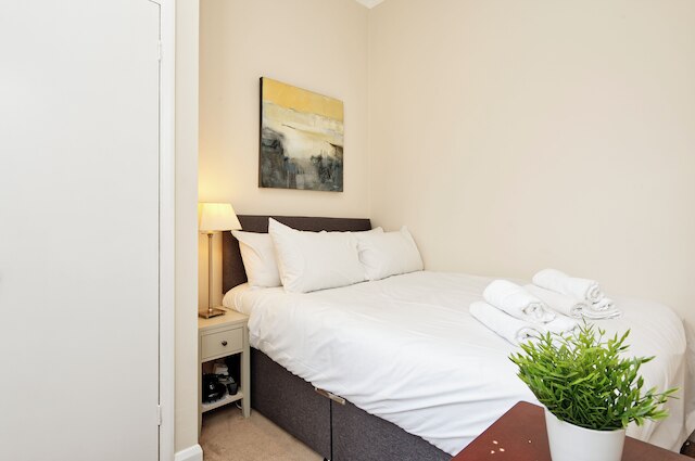 フライング ザ フラッグ フォー アールズ コート by アンダーザドアマット