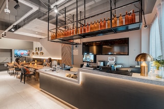 Joy Hongqiao Airport and Railway Hotel