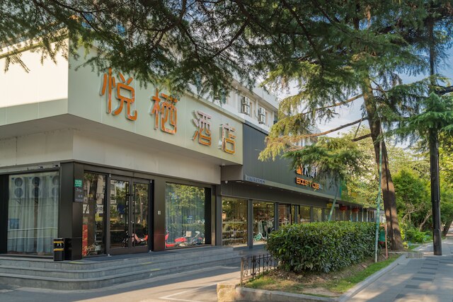 Joy Hongqiao Airport and Railway Hotel