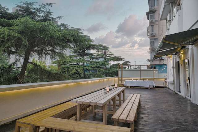 Joy Hongqiao Airport and Railway Hotel