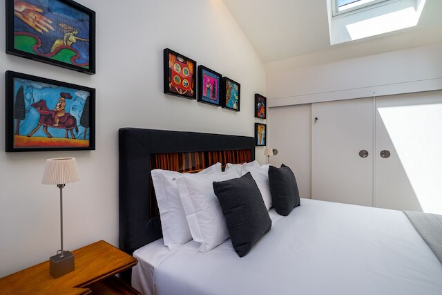 インテンデンテ モダン ステイズ