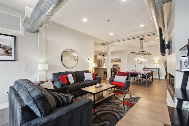 グラフィティ & スカイライン | リノ アート ロフツ