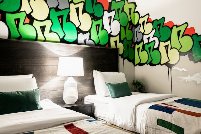 ブライト & ブリージー | リノ アート ロフツ