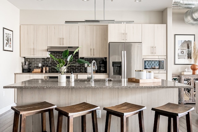 ブライト & ブリージー | リノ アート ロフツ