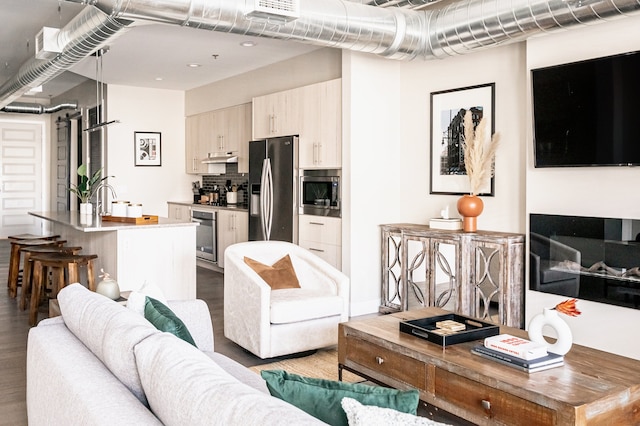 ブライト & ブリージー | リノ アート ロフツ