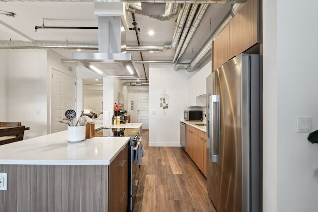 ブラッシュド & ボールド | リノ アート ロフツ