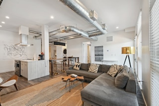 カウボーイ ミューズ | リノ アート ロフツ