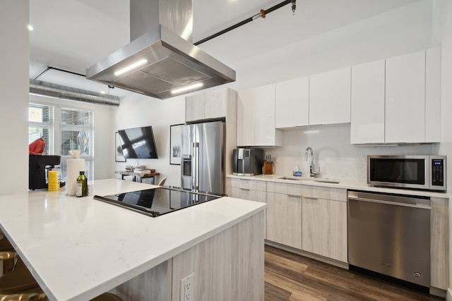 カウボーイ ミューズ | リノ アート ロフツ