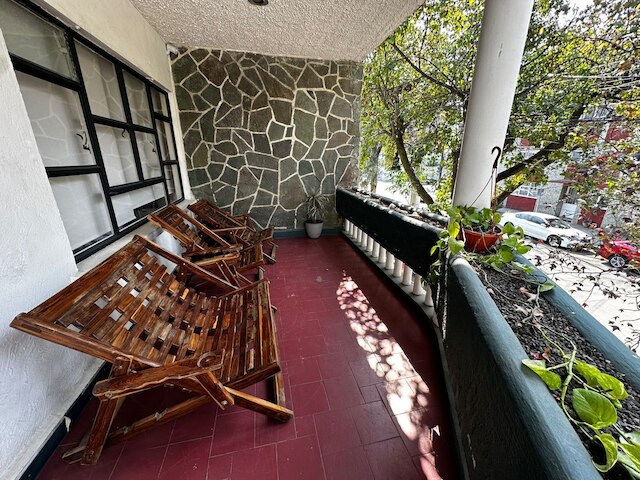 ミティカ近くの部屋